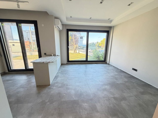 RE/MAX YAZ'DAN BURHANİYE KENT İSKELEDE HAVUZLU VİLLA