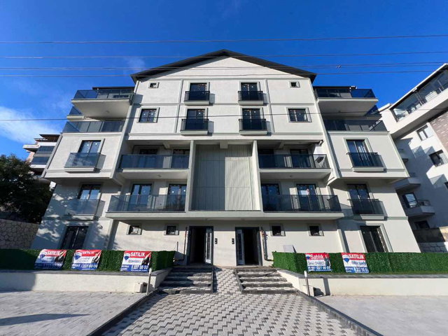 DİLEK ERCAN REMAX ÇAKRA GÖLCÜK ŞİRİNKÖY’DE 3,5+1 BAHÇELİ DAİRE 135 M² NET