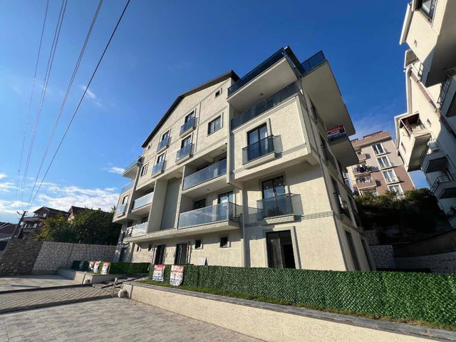 DİLEK ERCAN REMAX ÇAKRA GÖLCÜK ŞİRİNKÖY’DE 3,5+1 BAHÇELİ DAİRE 135 M² NET