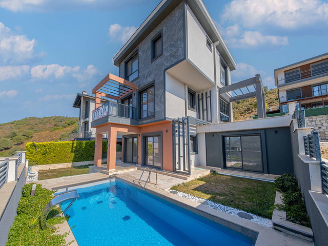 GÜZELBAHÇE ÇAMLI’DA 3+2 SATILIK MÜSTAKİL HAVUZLU VİLLA