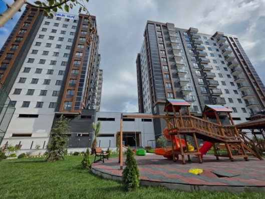 TUZLA AYDINLI MERKEZİ KONUMDA SATILIK 2+1 DAİRE