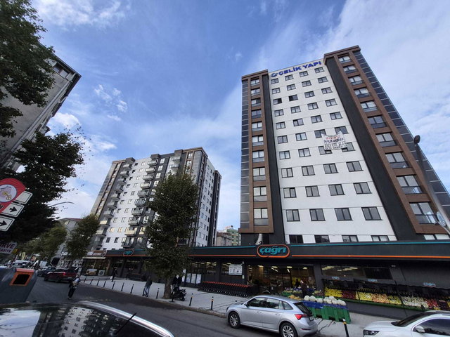 TUZLA AYDINLI MERKEZİ KONUMDA SATILIK 2+1 DAİRE