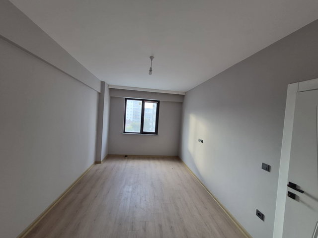 TUZLA AYDINLI MERKEZİ KONUMDA SATILIK 2+1 DAİRE