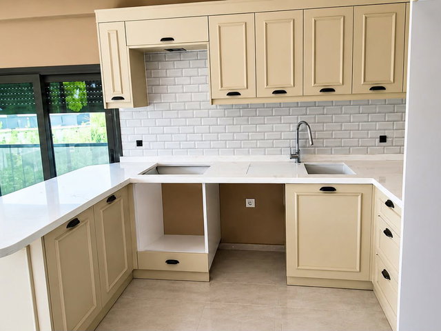 REMAXCİTY KUŞADASI YAYLAKÖYDE HAVUZLU DENİZ MANZARALI ÖZEL VİLLA