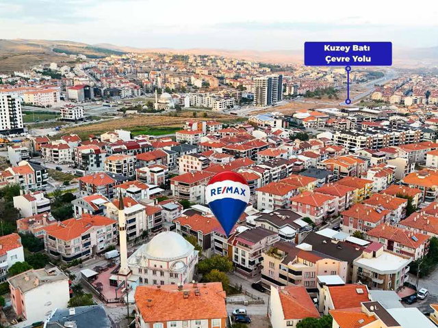 REMAX MID'DEN MALTEPE'DE ÖZEL OKULLAR BÖLGESINE YAKIN 30 M2 TERASLI 3+1 DUBLEKS DAIRE