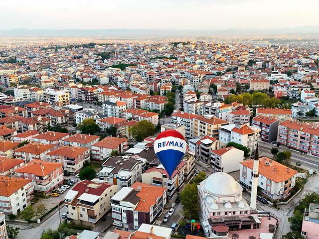 REMAX MID'DEN MALTEPE'DE ÖZEL OKULLAR BÖLGESINE YAKIN 30 M2 TERASLI 3+1 DUBLEKS DAIRE