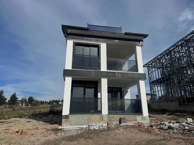 MAVININ VE KONFORUN BULUŞTUĞU NOKTA: KARABIGA’DA DENIZ MANZARALI VILLA