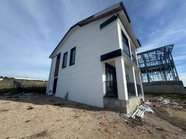 MAVININ VE KONFORUN BULUŞTUĞU NOKTA: KARABIGA’DA DENIZ MANZARALI VILLA