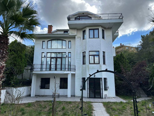 ÇIFTLIK MAH.'DE KIRALIK 470 M² 6+3 VILLA MÜŞTEMILATLI