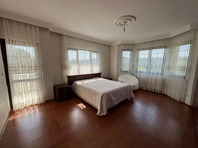 ÇIFTLIK MAH.'DE KIRALIK 470 M² 6+3 VILLA MÜŞTEMILATLI