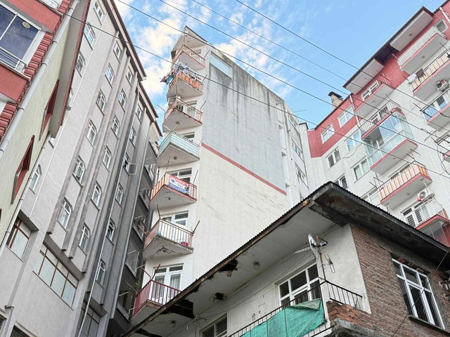 HACI HÜSEYİN MAHALLESİ’NDE SATILIK 2+1 DAİRE