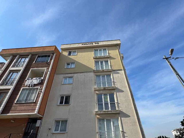 AHMET YESEVİDE İSKANLI BALKONLU 2+1 DAİRE
