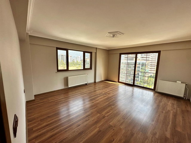 ÖZDAMAR SİTESİ’NDE KİRALIK 3+1 | 6. KAT | 120 M² NET | MUHTEŞEM MANZARA