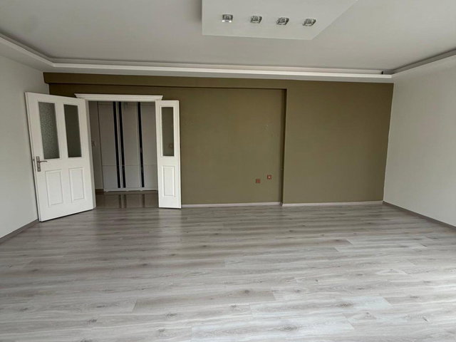 RE/MAX LAND'DAN ÇETIN EMEÇ BULVARI CADDE ÜZERI 3+1 SATILIK DAIRE