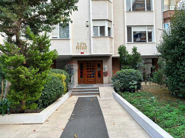 SUADIYE MÜZEYYEN SOKAKTA KEYIFLI 4+1 GENIŞ KIRALIK DAIRE