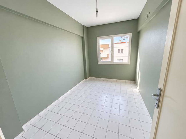 KUŞADASI’NDA SİTE İÇİNDE 3+1, 110 M² BRÜT, ÇİFT CEPHELİ, BALKONLU KİRALIK DAİRE