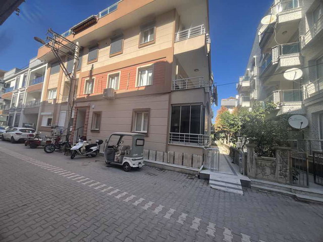 ÇANDARLI MERKEZDE EŞYALI 2+1 KİRALIK DAİRE | BALKONLU, DOĞU-KUZEY CEPHE, BOŞ VE HEMEN TESLİM