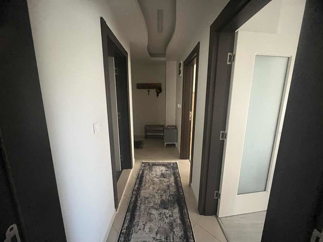 ÇANDARLI MERKEZDE EŞYALI 2+1 KİRALIK DAİRE | BALKONLU, DOĞU-KUZEY CEPHE, BOŞ VE HEMEN TESLİM