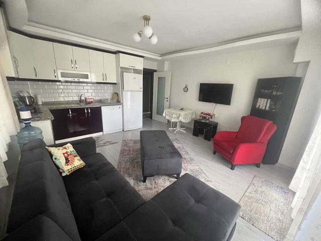 ÇANDARLI MERKEZDE EŞYALI 2+1 KİRALIK DAİRE | BALKONLU, DOĞU-KUZEY CEPHE, BOŞ VE HEMEN TESLİM