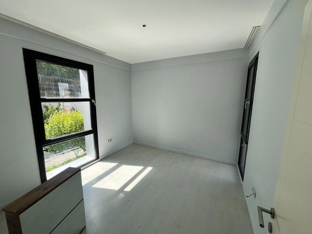 REMAX OYA DOĞAN SİNPAŞ LAGÜN 3+1 LILYUM TERAS BOŞ SATILIK DAİRE