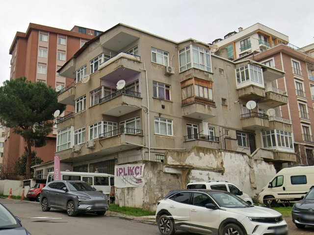 KARTAL YUKARI MAH ’DE 3 BALKONLU BELEDİYE ARKASI YATIRIMLIK SATILIK DAİRE