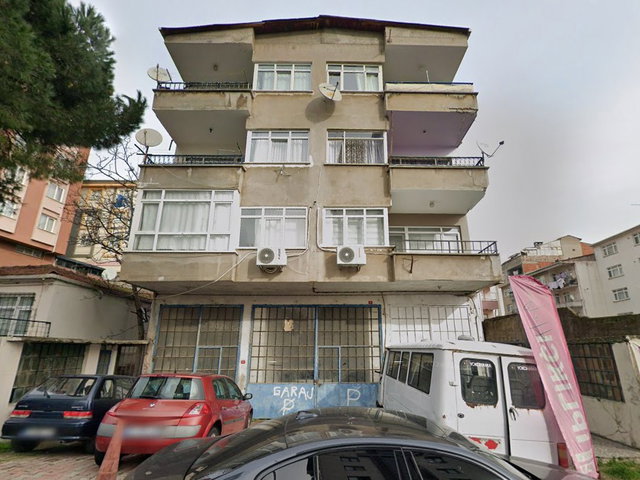KARTAL YUKARI MAH ’DE 3 BALKONLU BELEDİYE ARKASI YATIRIMLIK SATILIK DAİRE