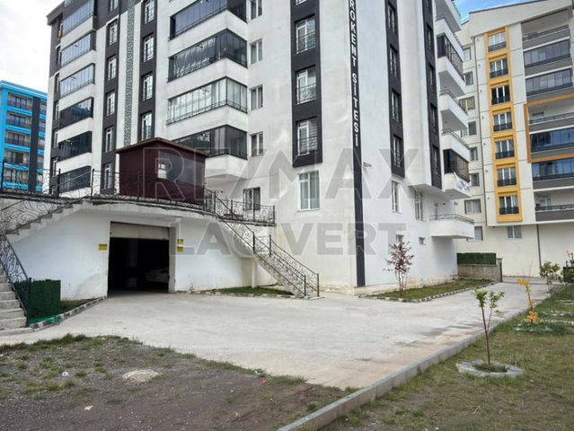 RE/MAX LACİVERT'TEN YILDIZKENT'TE KİRALIK 3+1 DAİRE