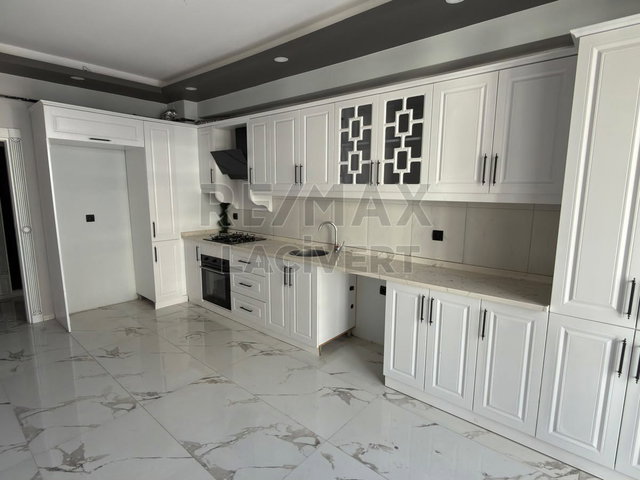 RE/MAX LACİVERT'TEN YILDIZKENT'TE KİRALIK 3+1 DAİRE