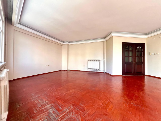 MODA CADDESINDE KIRALIK GENIŞ 3+1 DAIRE- 110 M² NET