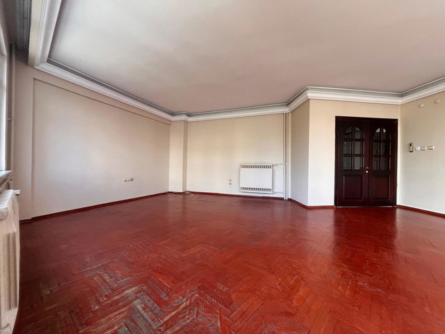 MODA CADDESINDE KIRALIK GENIŞ 3+1 DAIRE- 110 M² NET