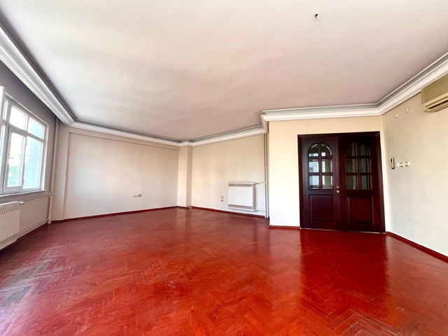 MODA CADDESINDE KIRALIK GENIŞ 3+1 DAIRE- 110 M² NET