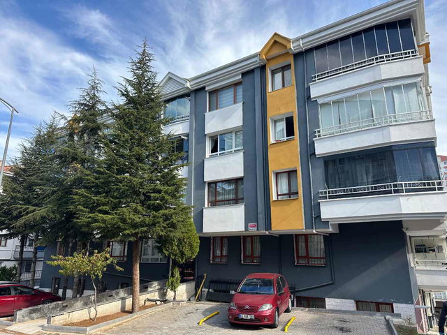 CENGİZHAN MAHALLESİNDE METROYA 200 METRE MESAFEDE FERAH 3+1 DAİRE !