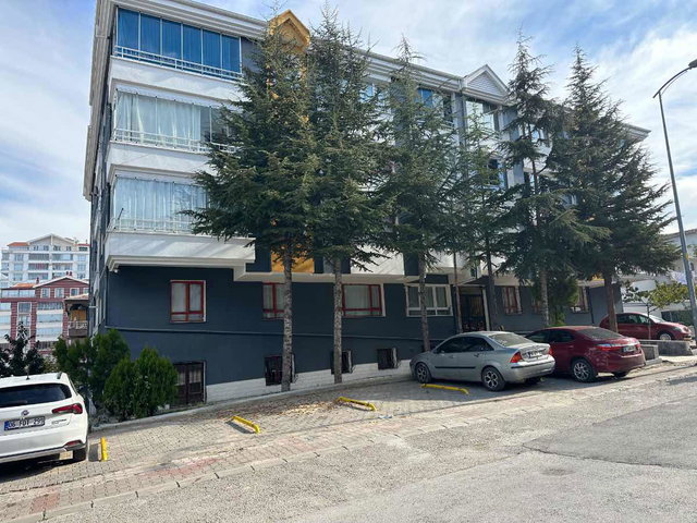 CENGİZHAN MAHALLESİNDE METROYA 200 METRE MESAFEDE FERAH 3+1 DAİRE !
