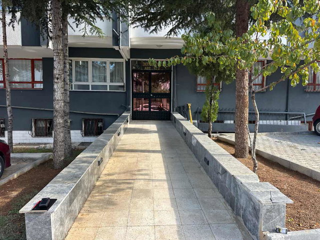CENGİZHAN MAHALLESİNDE METROYA 200 METRE MESAFEDE FERAH 3+1 DAİRE !