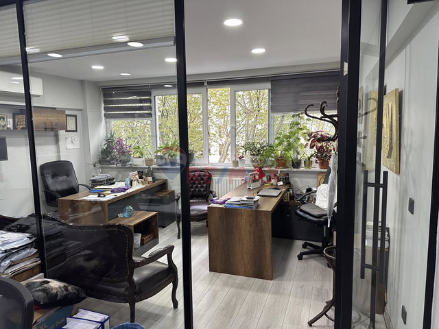 ŞİŞLİ HARBİYE CUMHURİYET CADDESİNDE BAKIMLI KİRALIK OFİS KATLARI