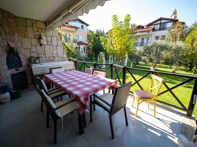 REMAX MODEL DEN YENIŞEHIR ONELYA SITESINDE 4+2 SATILIK VILLA