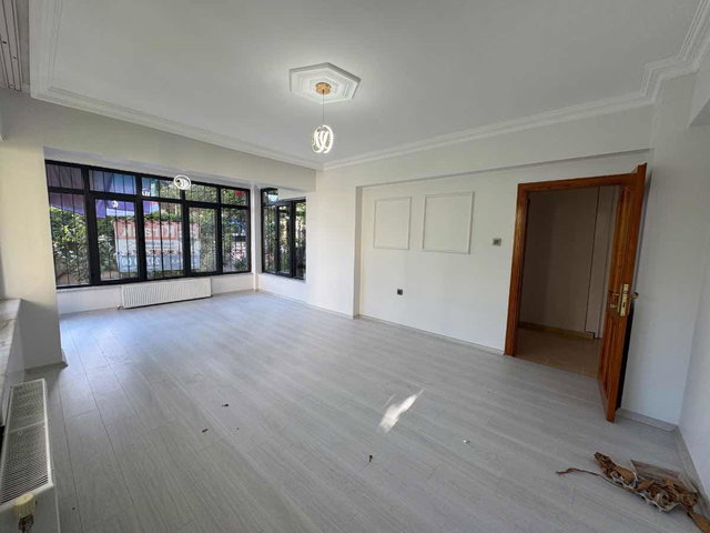 RE/MAX DEĞIŞIMDEN CUMHURİYET MAH.’DE 4+1, 160 M² NET, GİRİŞ KAT, 3 CEPHELİ KİRALIK DAİRE
