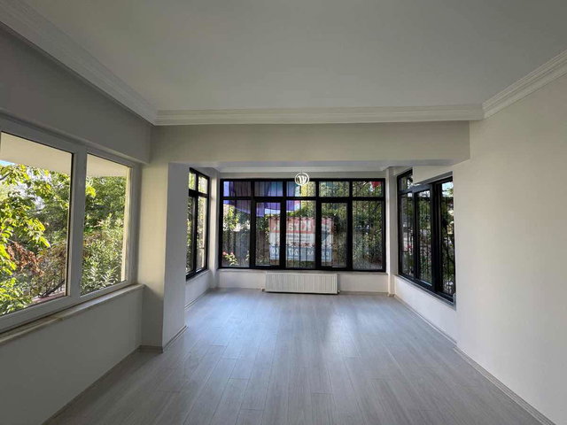 RE/MAX DEĞIŞIMDEN CUMHURİYET MAH.’DE 4+1, 160 M² NET, GİRİŞ KAT, 3 CEPHELİ KİRALIK DAİRE