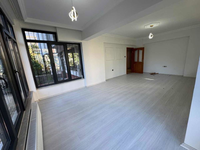 RE/MAX DEĞIŞIMDEN CUMHURİYET MAH.’DE 4+1, 160 M² NET, GİRİŞ KAT, 3 CEPHELİ KİRALIK DAİRE