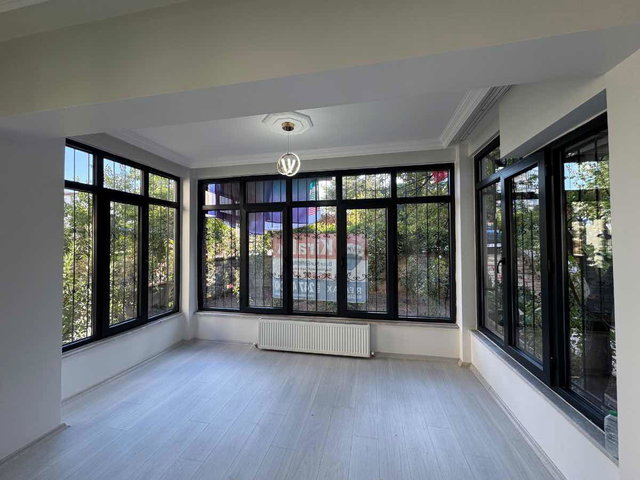 RE/MAX DEĞIŞIMDEN CUMHURİYET MAH.’DE 4+1, 160 M² NET, GİRİŞ KAT, 3 CEPHELİ KİRALIK DAİRE