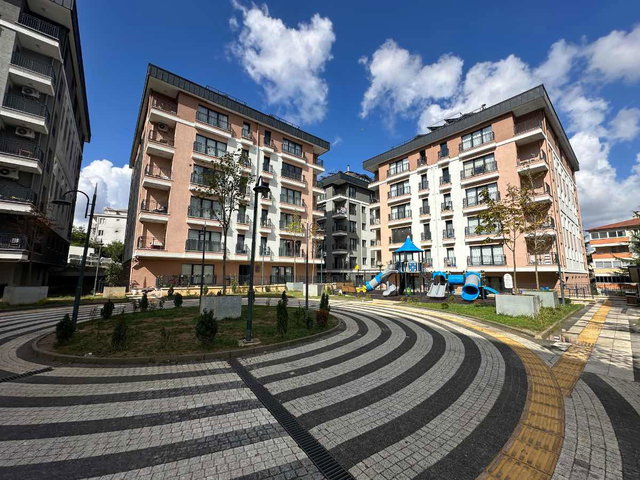 REMAX CİTY ÜSKÜDAR KÜÇÜKSU'DA ÖZEVİM SİTESİNDE SATILIK DAİRE