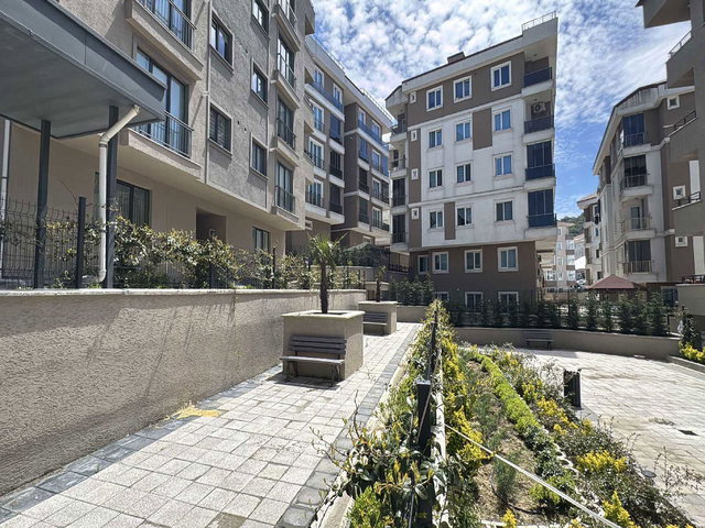REMAX TOPRAK ÇATALCA KALEİÇİ MAH.YENİ PAZAR KARŞISI KAPALI OTOPARKLI DAİRE