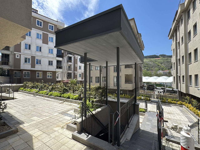REMAX TOPRAK ÇATALCA KALEİÇİ MAH.YENİ PAZAR KARŞISI KAPALI OTOPARKLI DAİRE