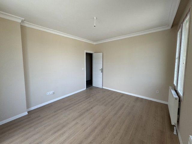 REMAX TOPRAK ÇATALCA KALEİÇİ MAH.YENİ PAZAR KARŞISI KAPALI OTOPARKLI DAİRE