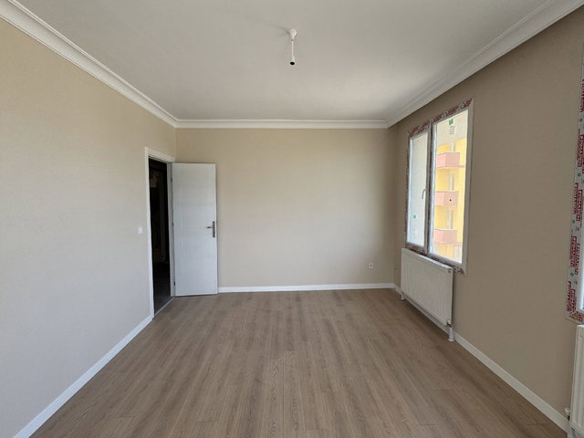 REMAX TOPRAK ÇATALCA KALEİÇİ MAH.YENİ PAZAR KARŞISI KAPALI OTOPARKLI DAİRE