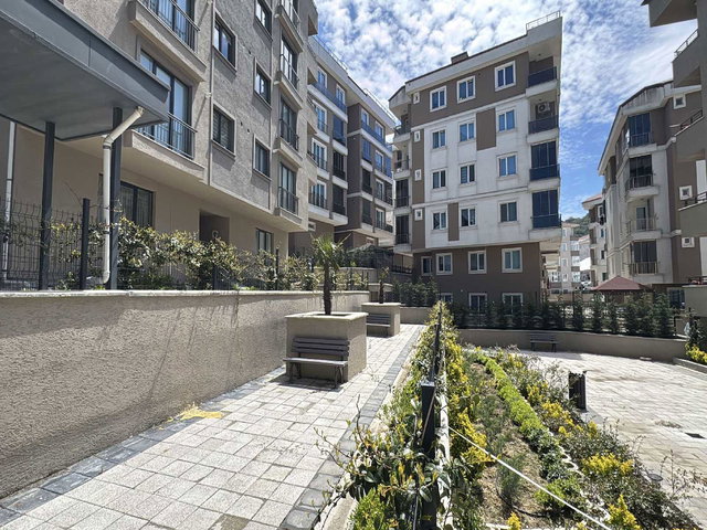 REMAX TOPRAK ÇATALCA KALEİÇİ MAH.YENİ PAZAR KARŞISI KAPALI OTOPARKLI DAİRE