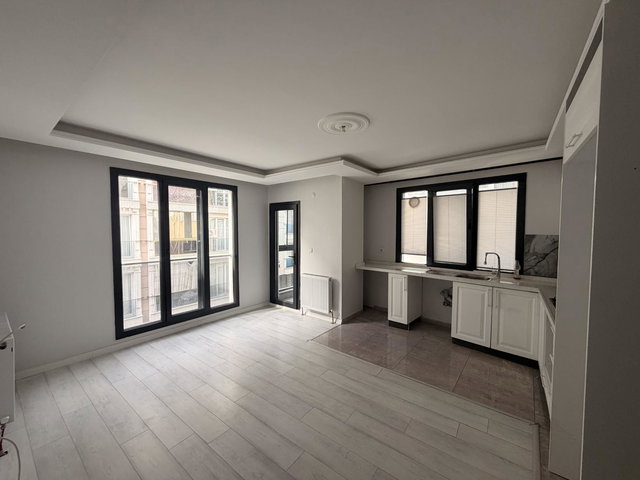BEYLİKDÜZÜ GÜRPINAR'DA YENİ BİNADA KİRALIK 2+1 DAİRE