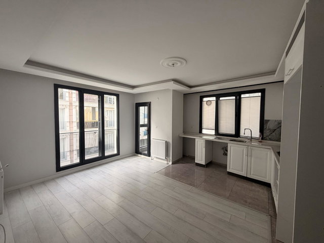 BEYLİKDÜZÜ GÜRPINAR'DA YENİ BİNADA KİRALIK 2+1 DAİRE