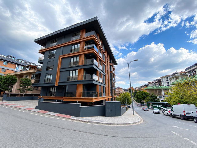 ÜSKÜDAR BAHÇELİEVLER ’DE SIFIR BİNADA 1. KAT KİRALIK 2+1 DAİRE