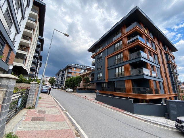 ÜSKÜDAR BAHÇELİEVLER ’DE SIFIR BİNADA 1. KAT KİRALIK 2+1 DAİRE
